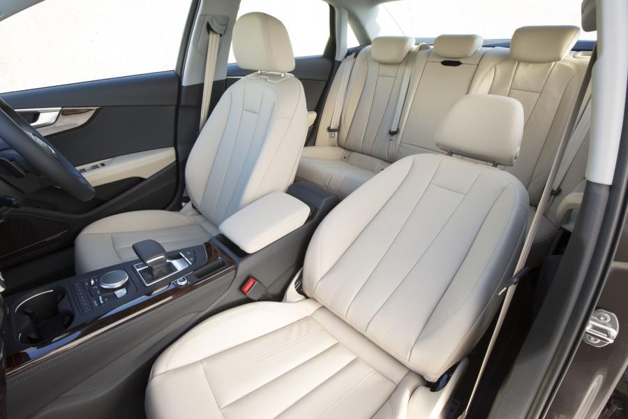 Интерьер Audi A4 2.0 TFSI (B9) 2016 года  (JP) (фото 5 из 5)